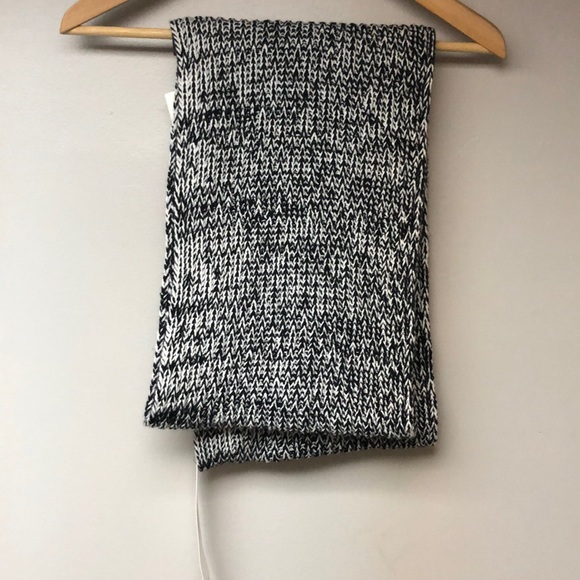 NWT Calvin Klein infinity black & white scarf - Picture 8 of 10